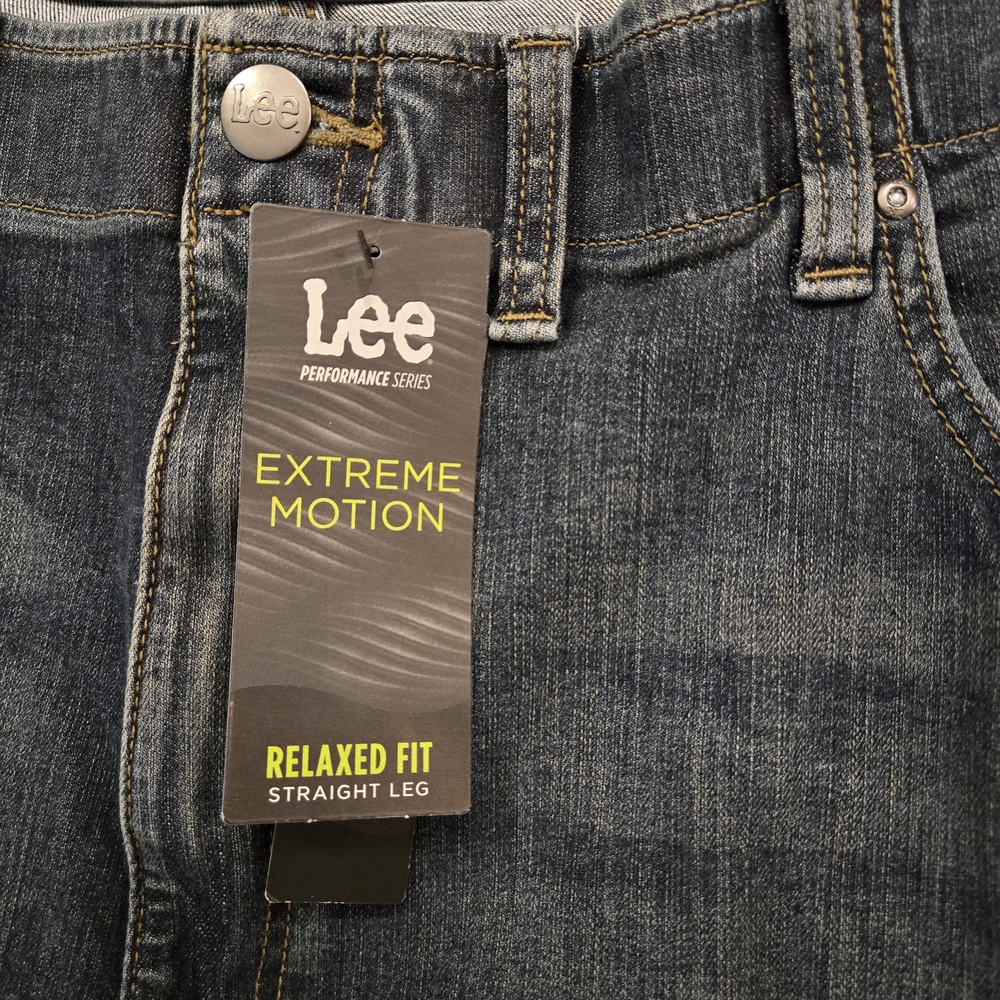NWT Lee Men's Extreme Motion Slim Straight Jeans 54x30 Dark Wash - Picture 3 of 9